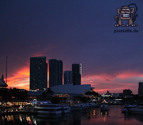 Miami/USA ++ Hafen vom Miami ++ Juni 2010 ++  Skyline bei Sonnenuntergang